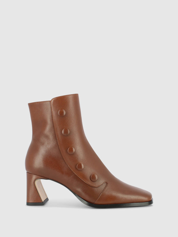 Botins com Fecho em Castanho